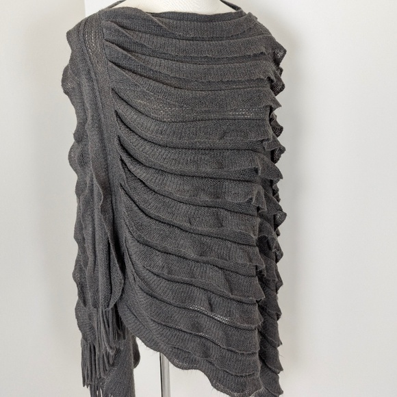 Knit Poncho Asymmetrical Pleated Hand Made Charcoal Grey Fringe Long - Picture 8 of 10